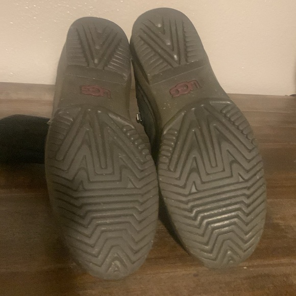 UGG short waterproof Boots - Picture 6 of 6